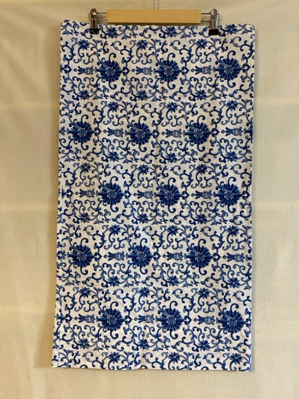 Set of 2 Lauren Ralph Lauren blue white porcelain rosette standard pillow cases - Picture 6 of 9